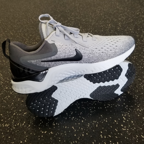 Womens Nike Odyssey React Wolf Grey / Black sz 6.5 - Picture 3 of 4